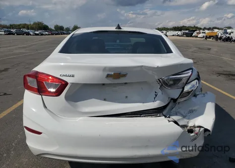 2018 Chevrolet Cruze Ls z USA, uszkodzony, nr VIN 1G1BC5SM7J7181418